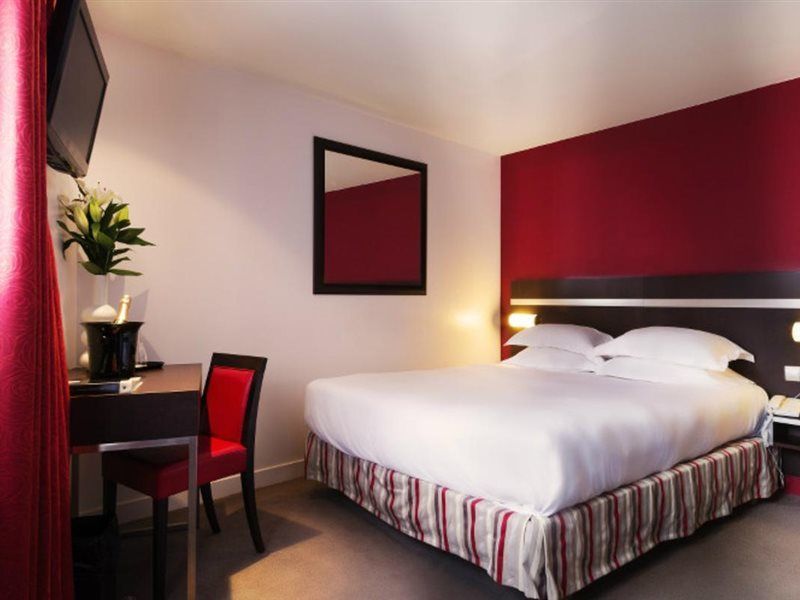 Arc De Triomphe Hotel 3*